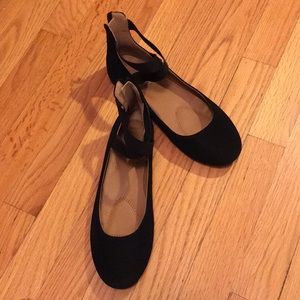 LovMark black flat size 8 1/2 sandals comfy fit